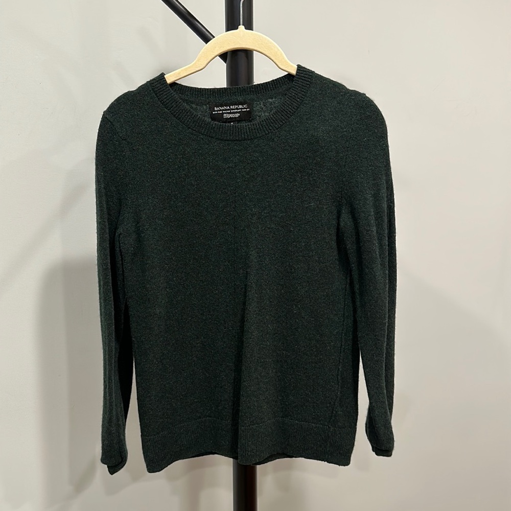 Banana Republic womens mainline sweater green (S)